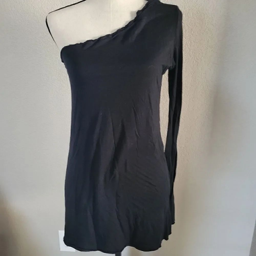 Elizabeth & James Assymetric One Black  Shoulder top Tunic Shirt L